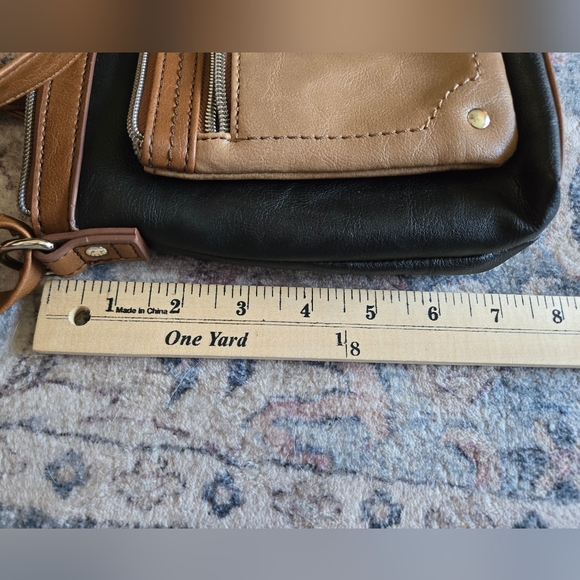 Relic Women's Tan and Black Crossbody Bag Casual - Picture 3 of 9